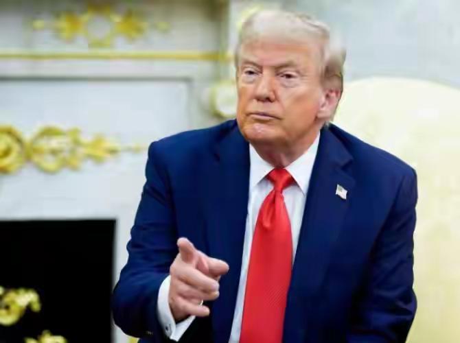 美军试射一枚洲际导弹，特朗普想逼中俄坐下来谈，共同削减核武器