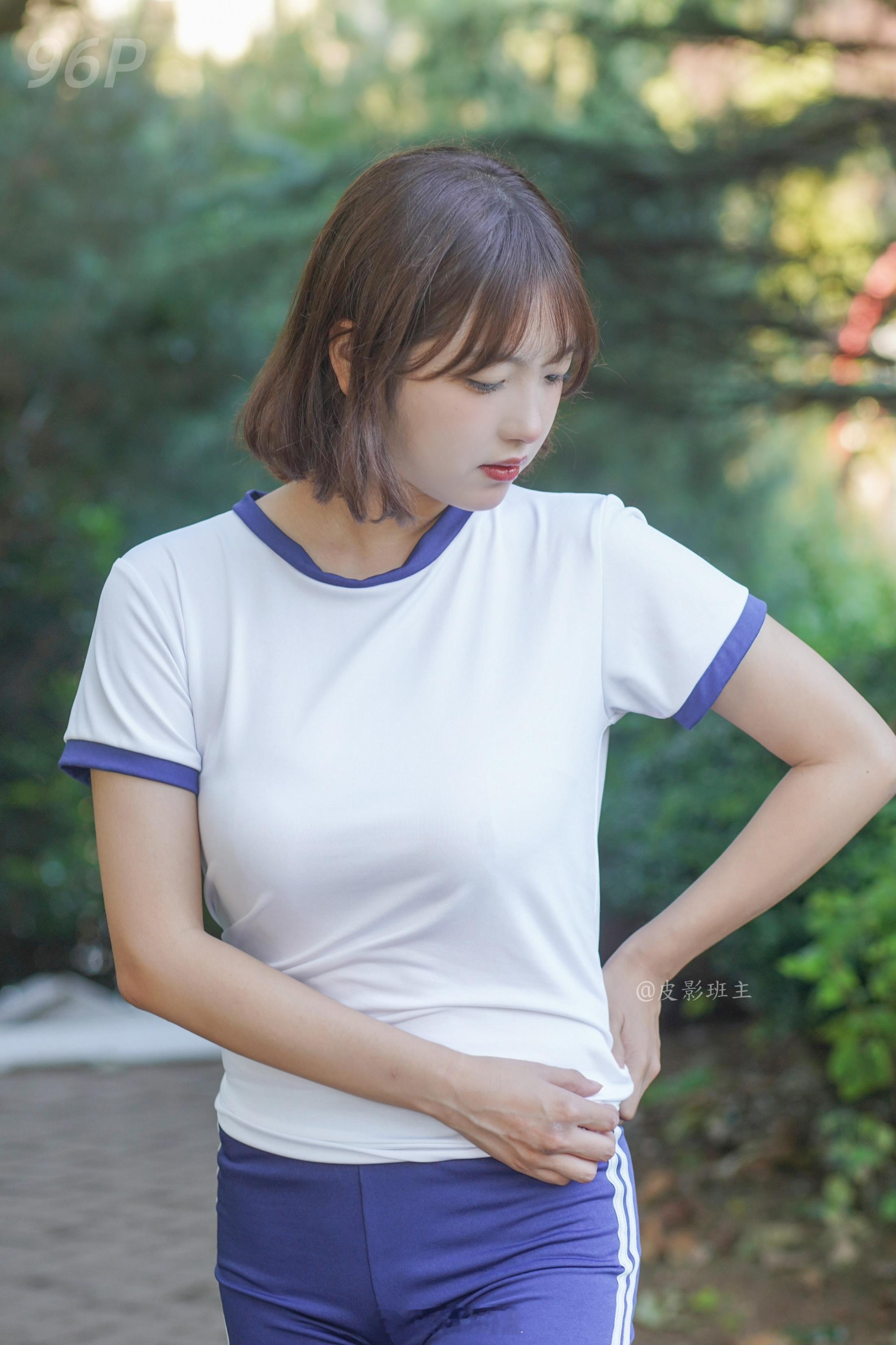 岁月悠长，总有些温柔的力量，让我们在薄情的世界里，深情地活着。 