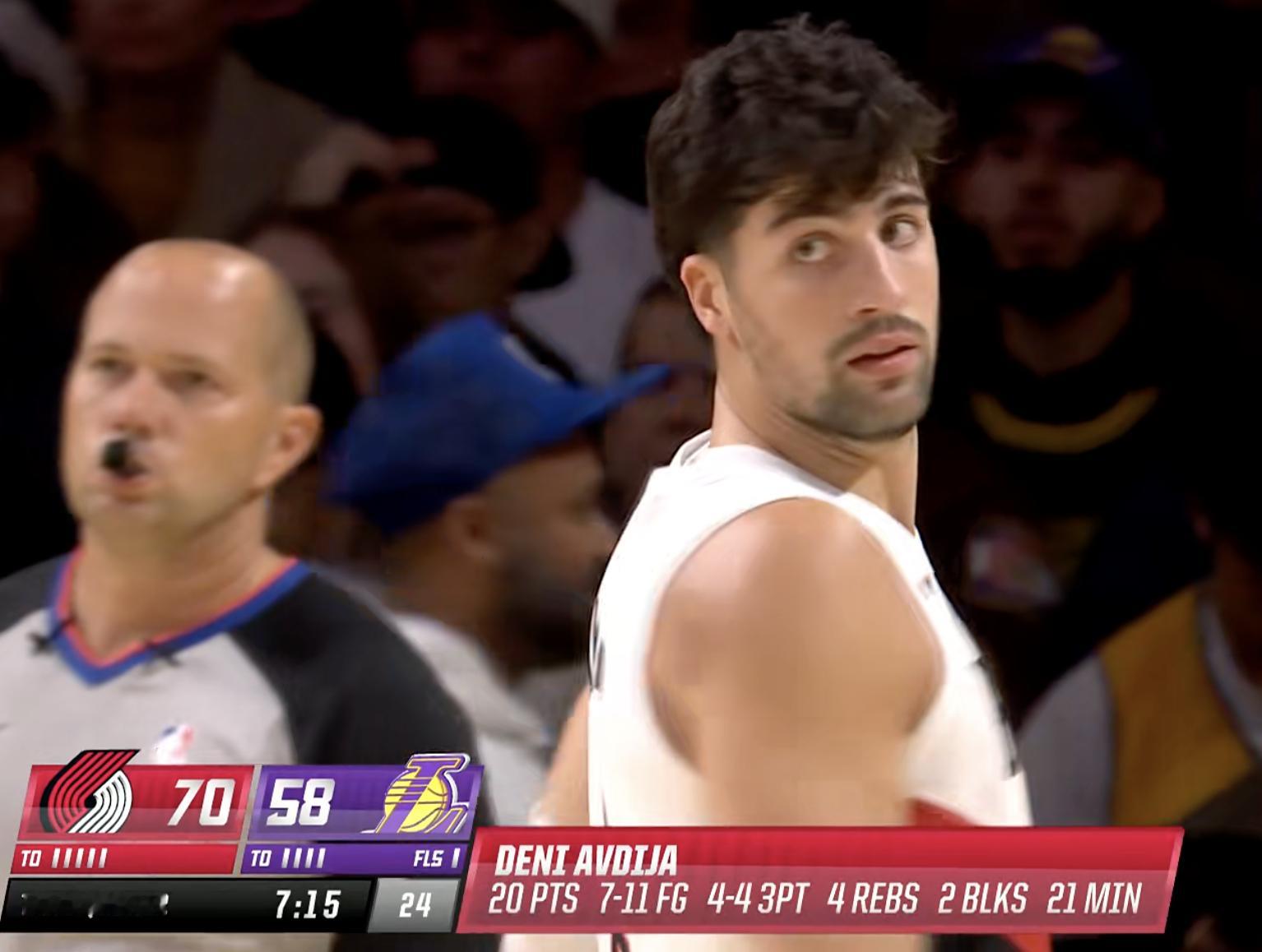 这家伙三分球4中4，20分了。 ​​​