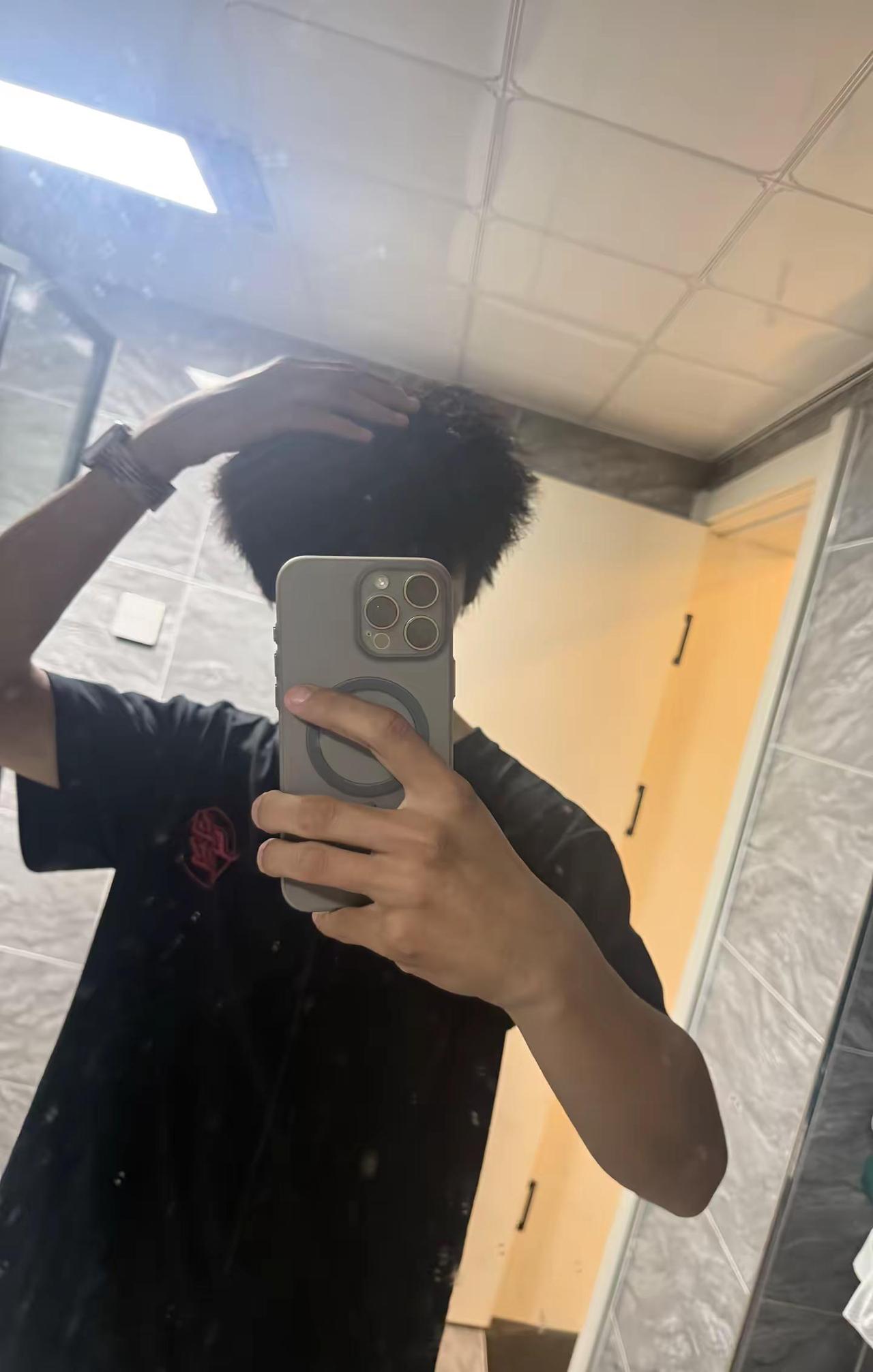 男生发型 镜子自拍发型秀 对镜拍