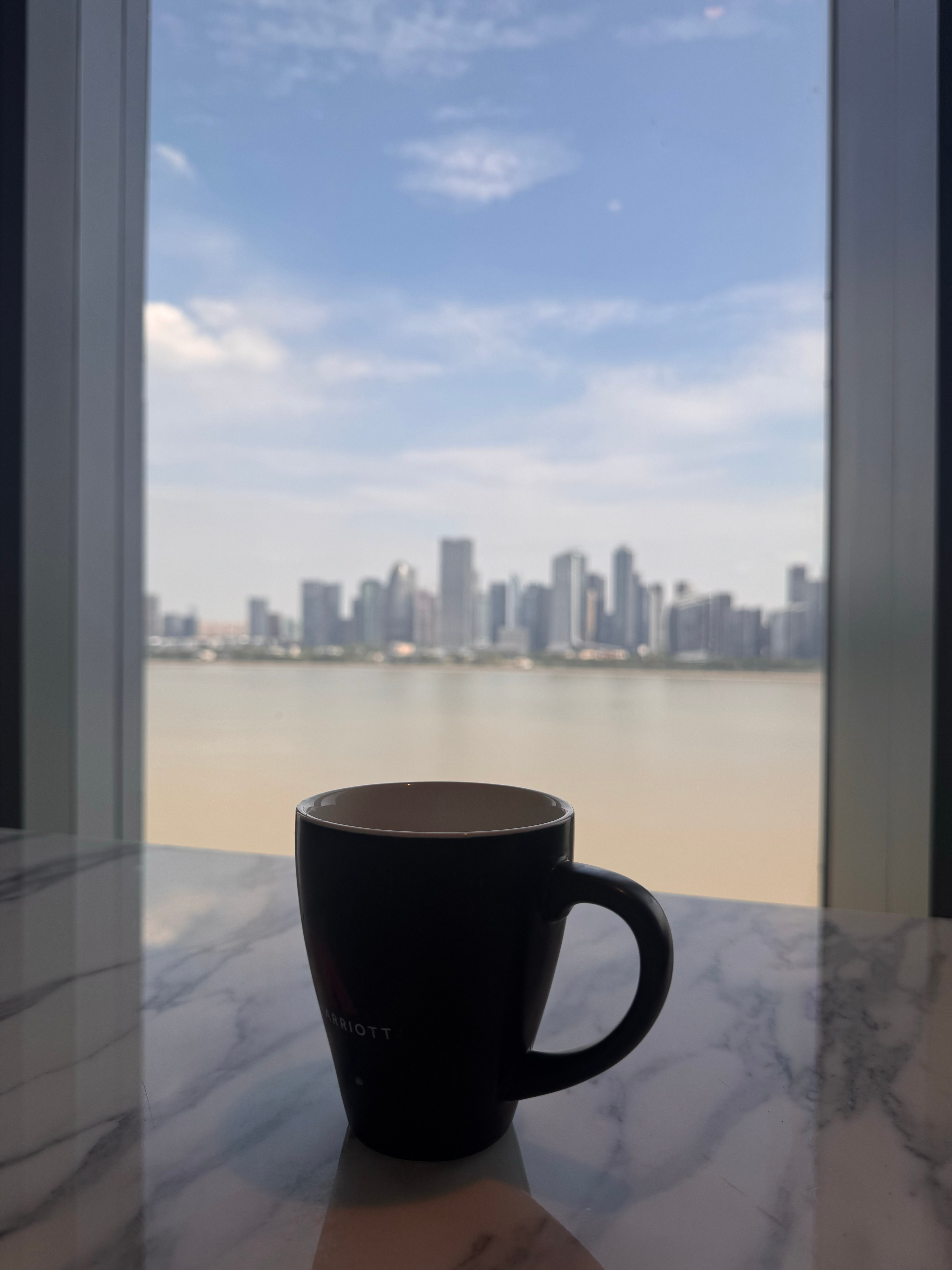 小时候会去杭州玩、看病、走亲戚，后来又在那上大学，算是见证了一个城市的发展，一直