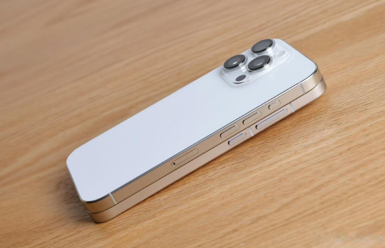 VIVO现在是全面看齐小米了，专门推出了一个VIVO X200 mini小直屏，
