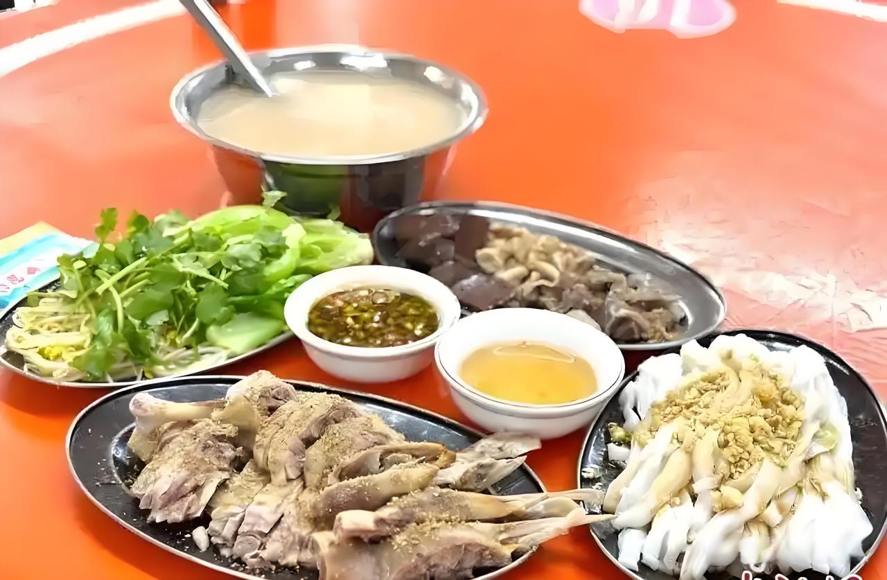 一道乡味，一缕魂丝。
云返乡间，除却牵念，只剩美食。
粤西风味，声名远播，自有其