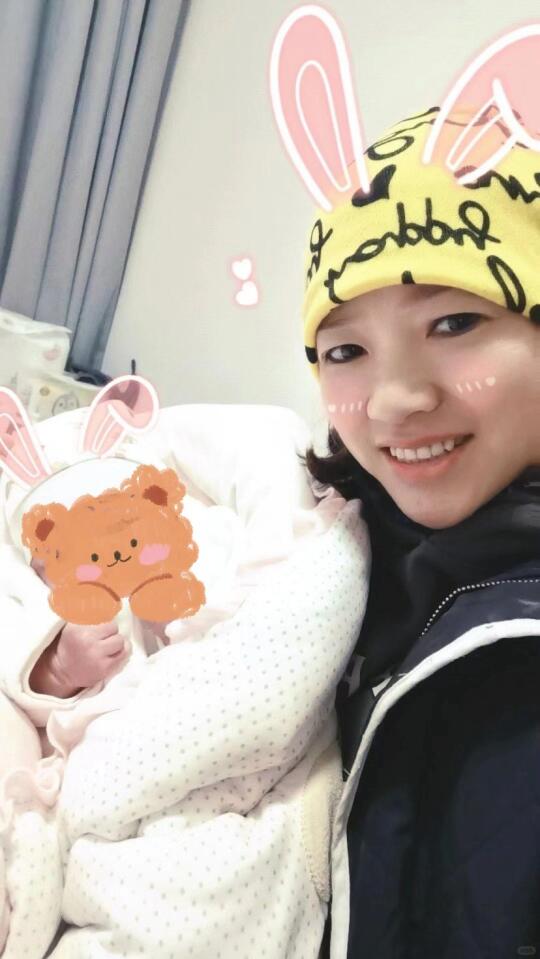 杭州小夫妻续聘月嫂42天：比月子中心还值