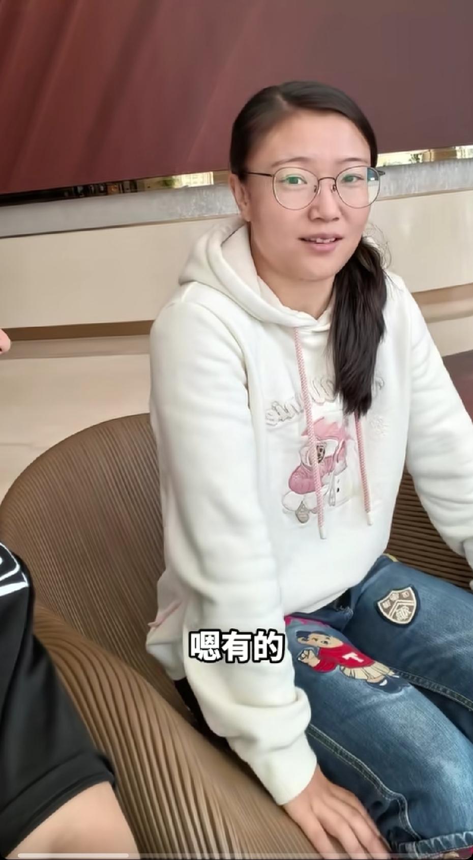 石铭的反差感真的是太强了！
谁能想到这样一个说话软软萌萌的医生，虽然还有另一个身