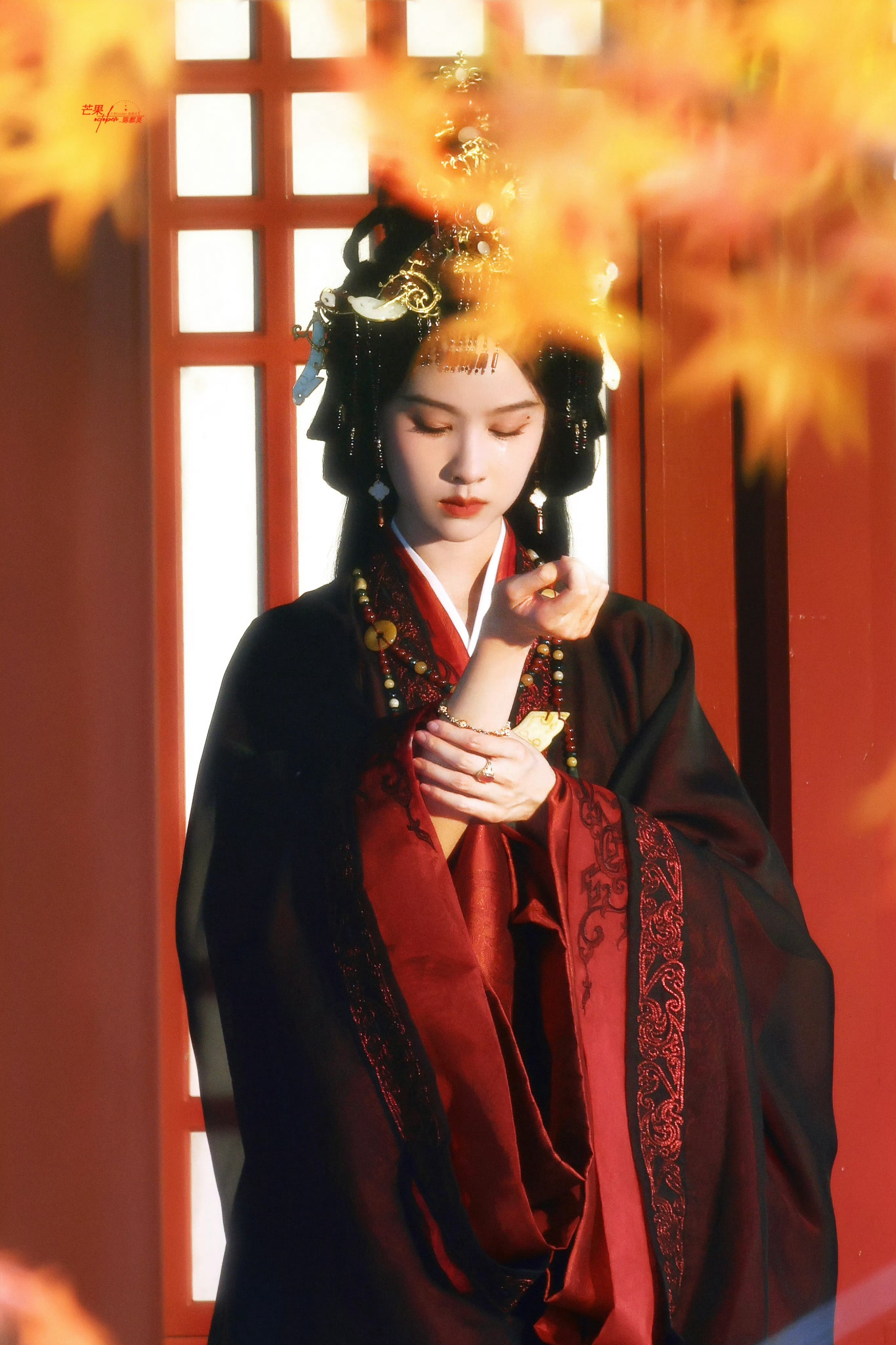 这个景和衣服好搭！！！期待正片效果～～～[期待][期待][期待]陈都灵 《翘楚》