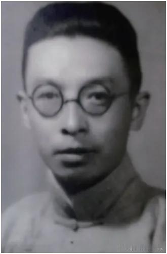 谌志笃
谌志笃（1896-1971）男，号石僧，生于织金县城大东门一个书香门弟家