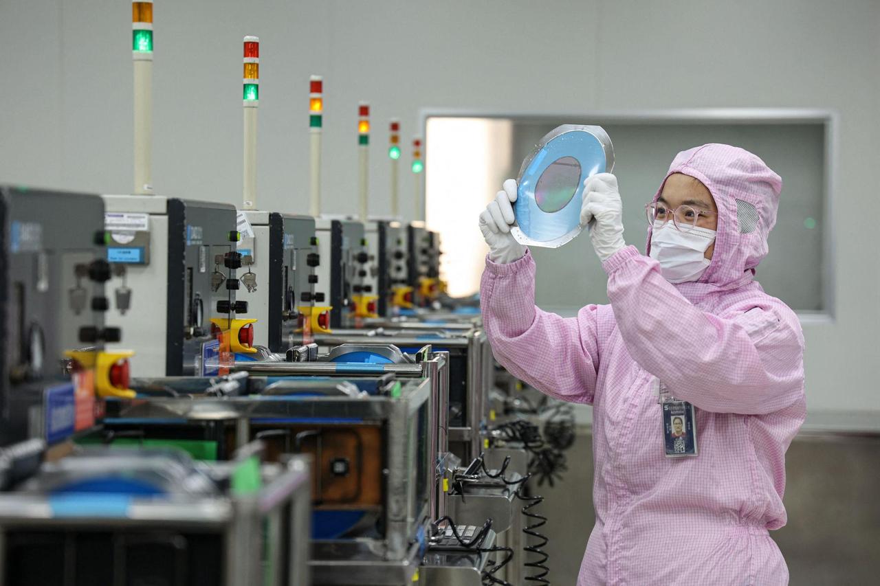 中国芯片出口355亿美元，暴涨111％，是被美国逼出来的产业底盘

根据海关公布