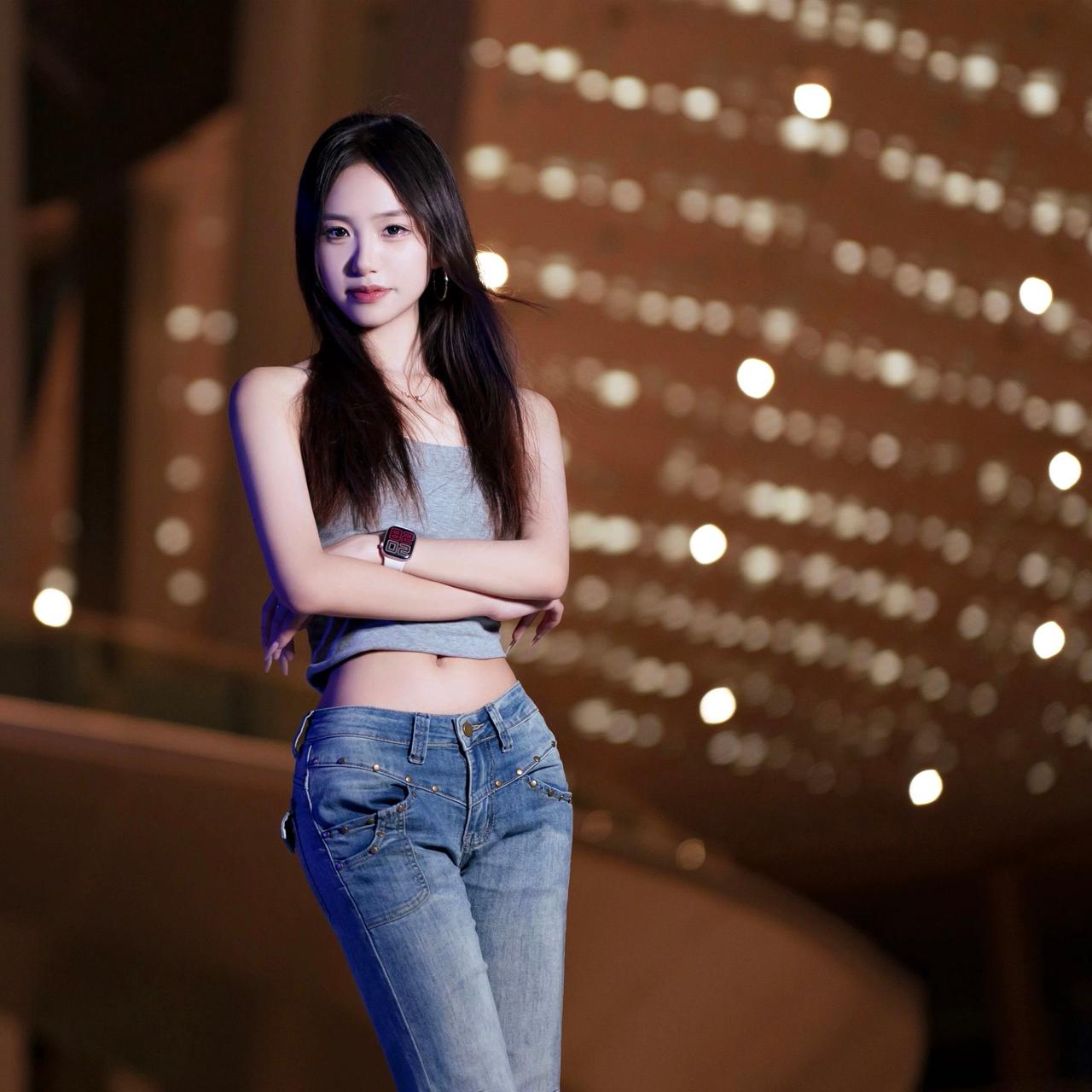 这是很哇塞🤩的一组夜景，牛仔裤的穿搭也显得熠熠生辉，美轮美奂🌹((❤️⥎❤️