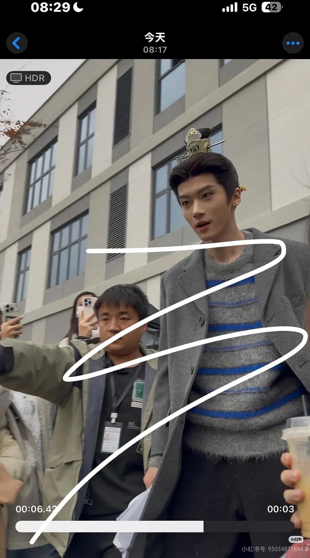 闫桉《嫁金钗》出妆路透，发套有点太低太紧了，大梦归离的时候妆造就很惊艳。好歹是第