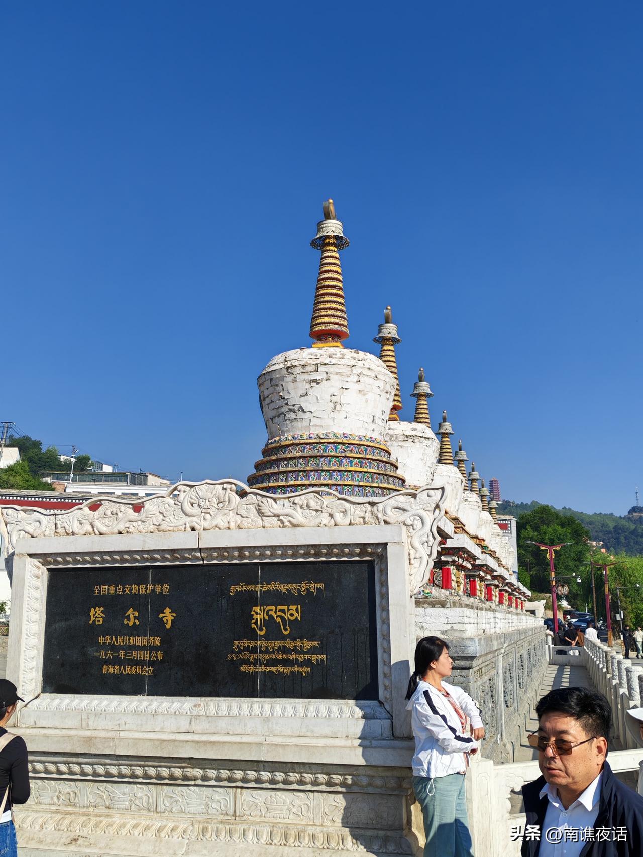 时隔十年再次来西宁塔尔寺，游客太多，已不是我十年前的神圣印象，人太多了。匆匆游览