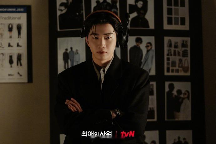 【tvN《我的偶像总裁》朴智贤导演谈到选角原因】朴智贤导演表示:“姜勋外在形象就