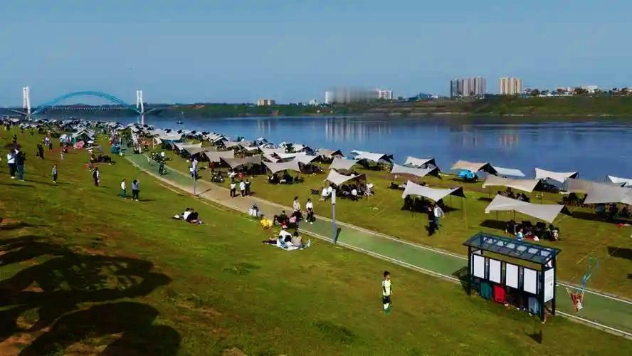 湘潭市园林最接地气，最贴市民，最吸流量的成功之作是什么？我选万楼大草原露营帐篷。
