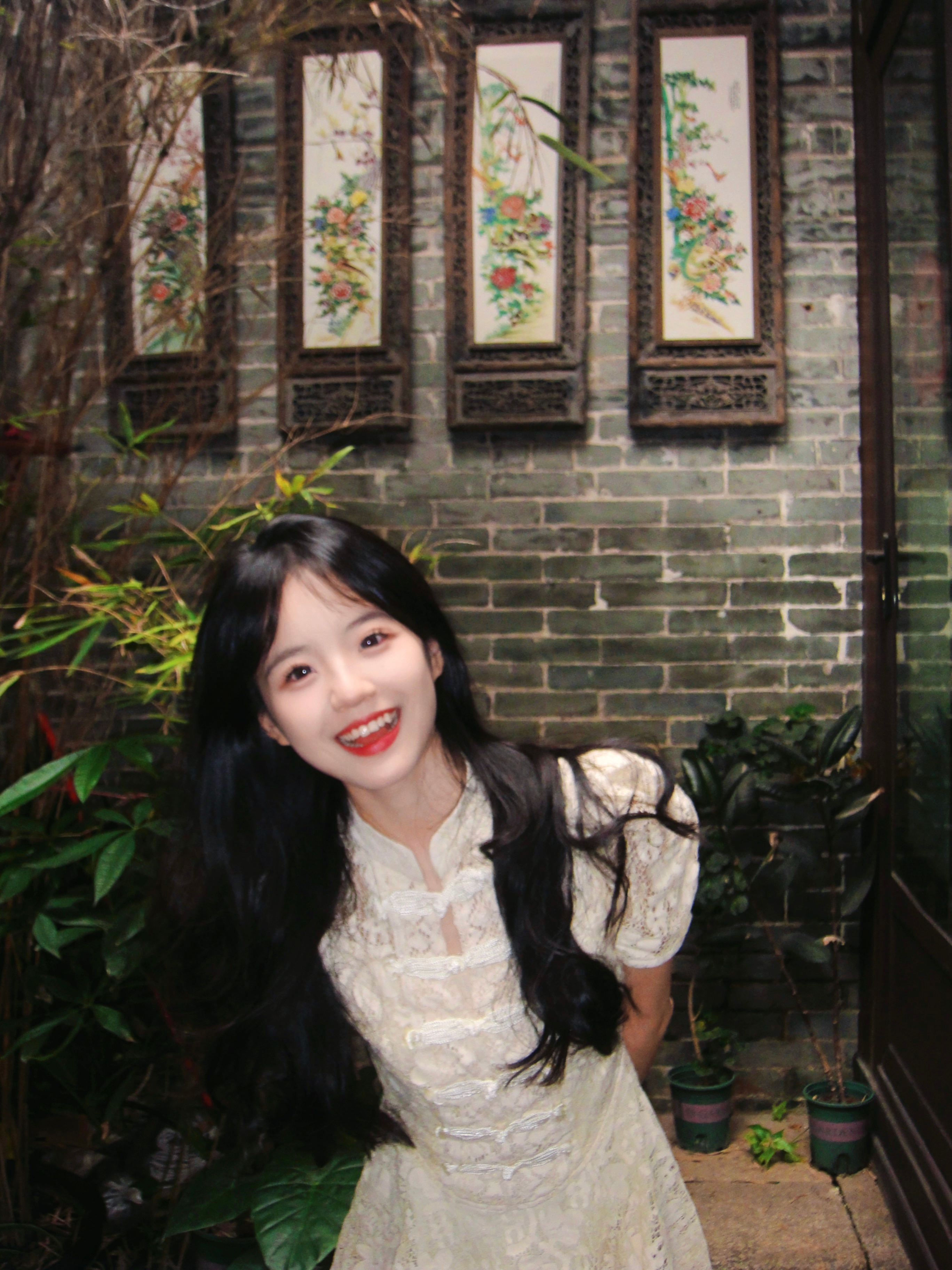 今天的人设是大院里爷爷最宠爱的小孙女 ​​​