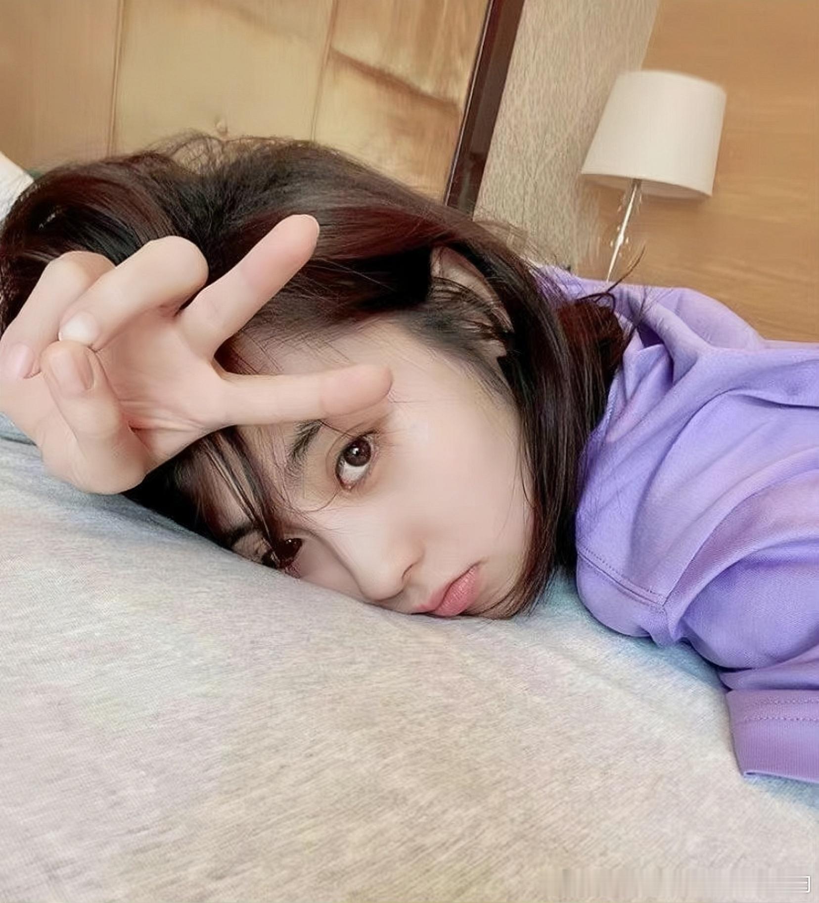 邢菲💜邢菲我乐个神落村💜邢菲 她的瞳·· ·—·· ——— ···— · ·