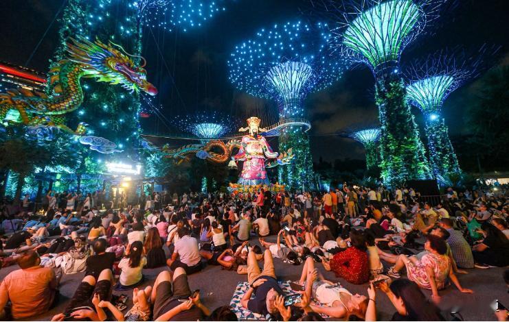 ###新加坡总理李显龙拜年语太烟火气了###  新加坡是华人集中的国家，春节自然