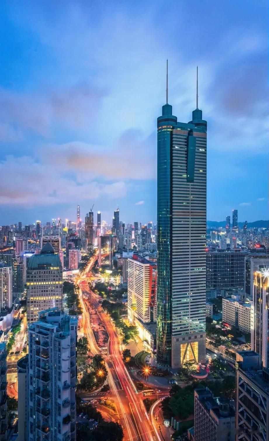都是卖打火机的，深圳和上海的经营模式天差地别:

上海是金融中心，走的是高端路线