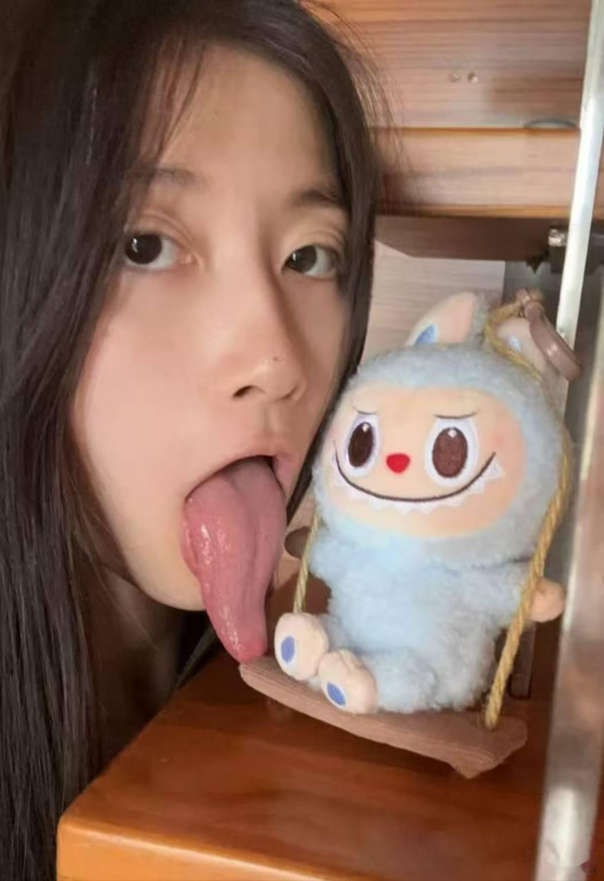 我女朋友漂亮吧？  ​​​