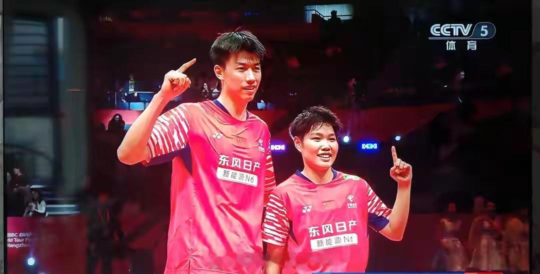 黄东萍/冯彦哲2-0魏雅欣/蒋振邦，夺得世羽联巡回赛混双冠军！冯彦哲黄东萍混双冠