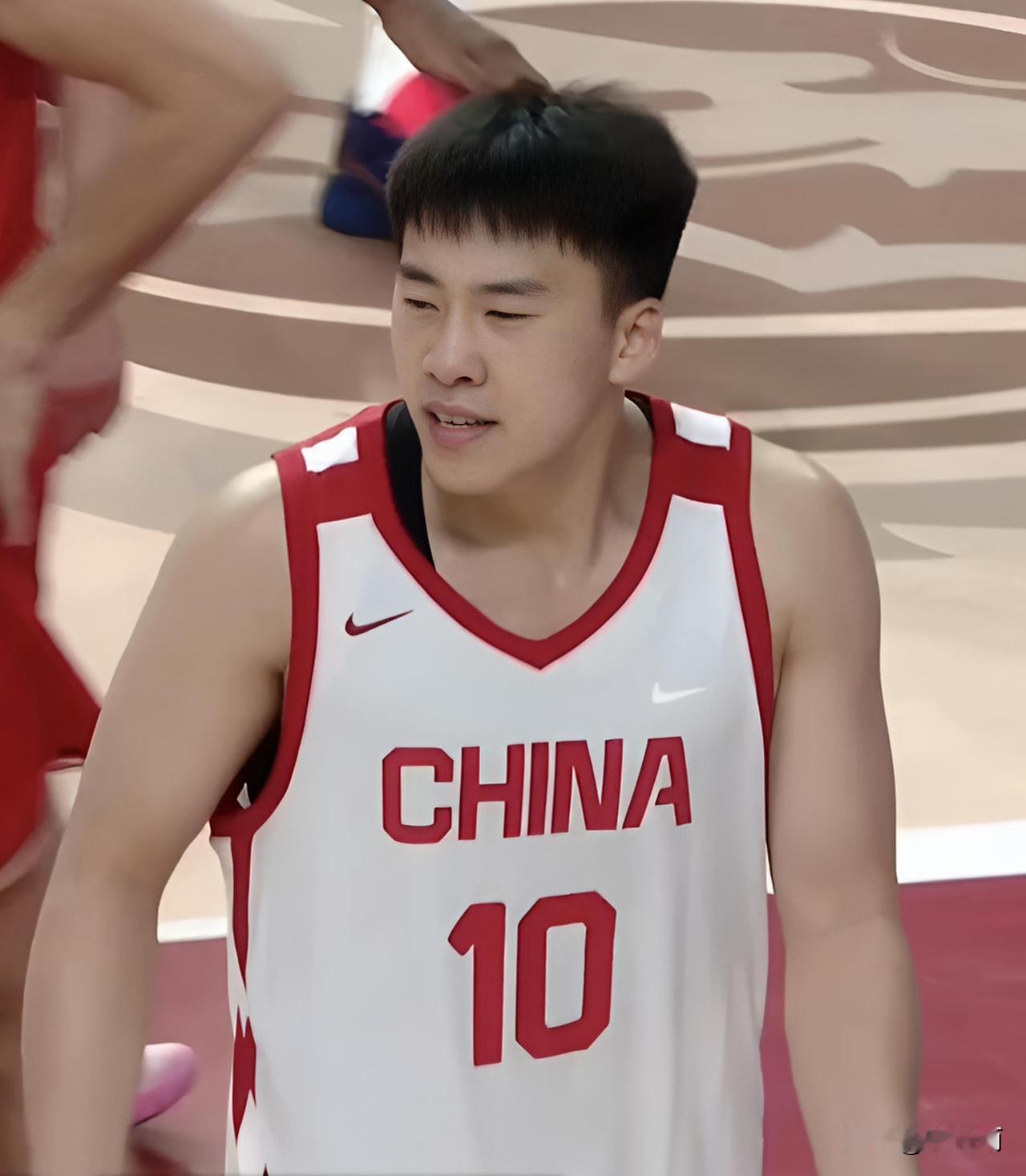 王俊杰真夯，徐昕顶级，庞峥麟首秀完美——中国男篮短训营热身赛球员点评:
夯级1人