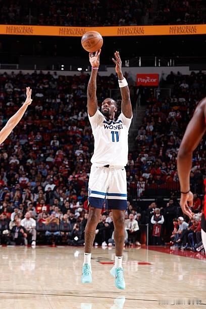 纳兹-里德跟森林狼签的是为期5年，总金额1.25亿美元的合同。小贾巴里-史密斯与