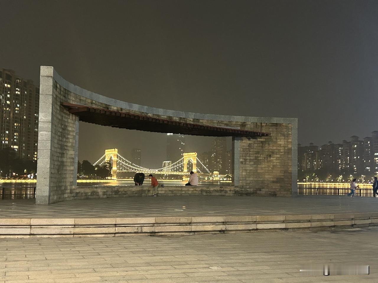 步入社会后，过去的那一套做法，
相较而言就像个“傻子”所为
前年在阿里参加培训，