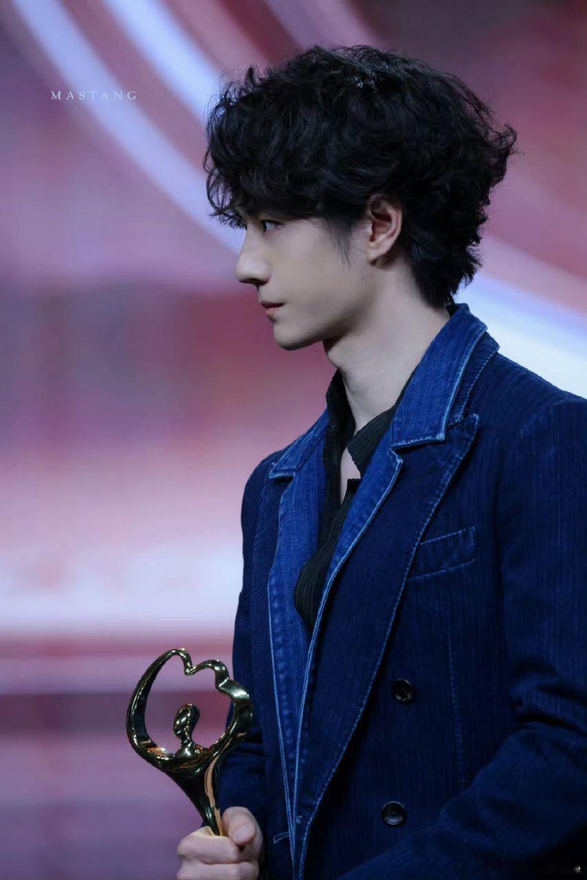 恭喜《探索新境2》获得微博年度纪录片，这趟旅程王大胆很开心，我们也很开心。短短一