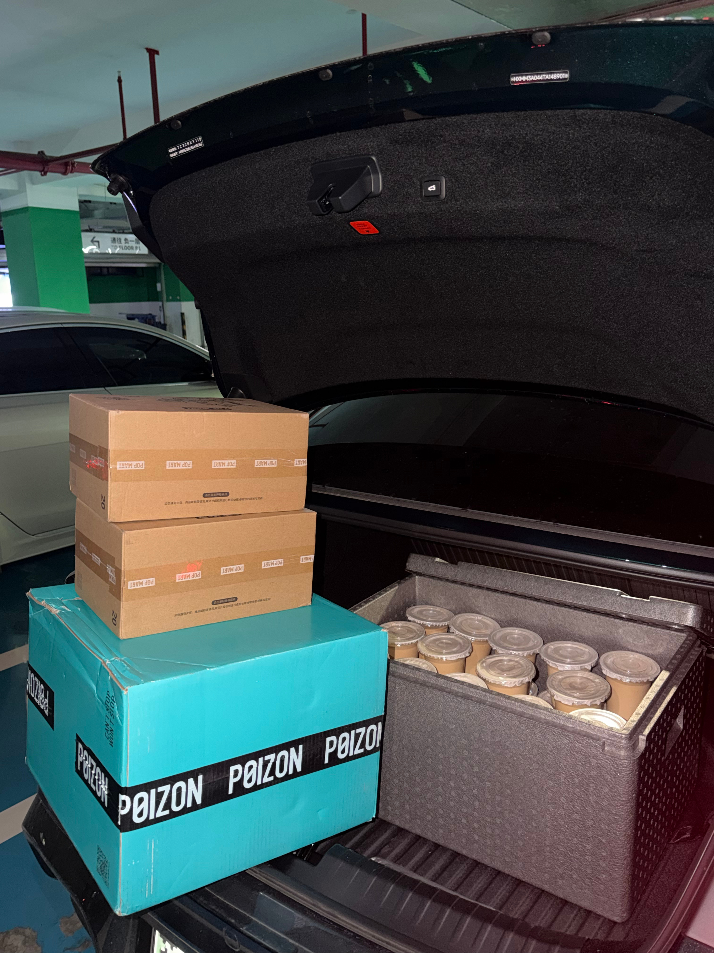 已到达店内，有我和凉凉一起准备的礼物🎁和☕️咖啡。期待见到大家！！！！！ 