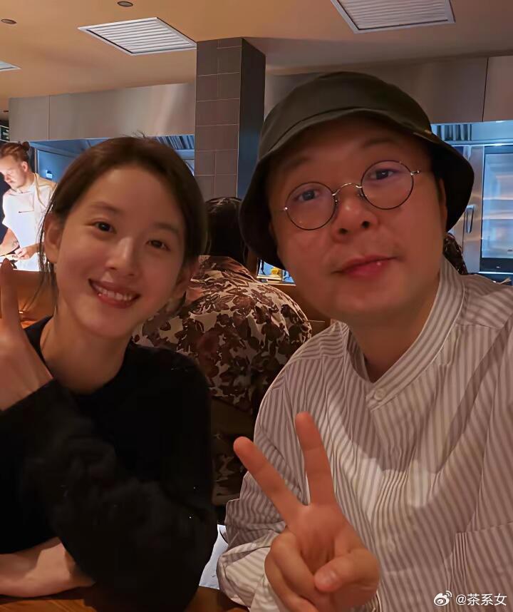 章泽天这张脸真的是厉害，把同框的杜海涛都衬得高级感起来了。 