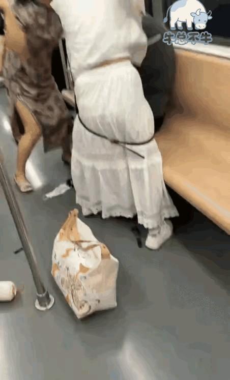 刷到个视频，一个胖大哥在便利店门口被几个人围着打，全程没还手，就默默护着头。这操