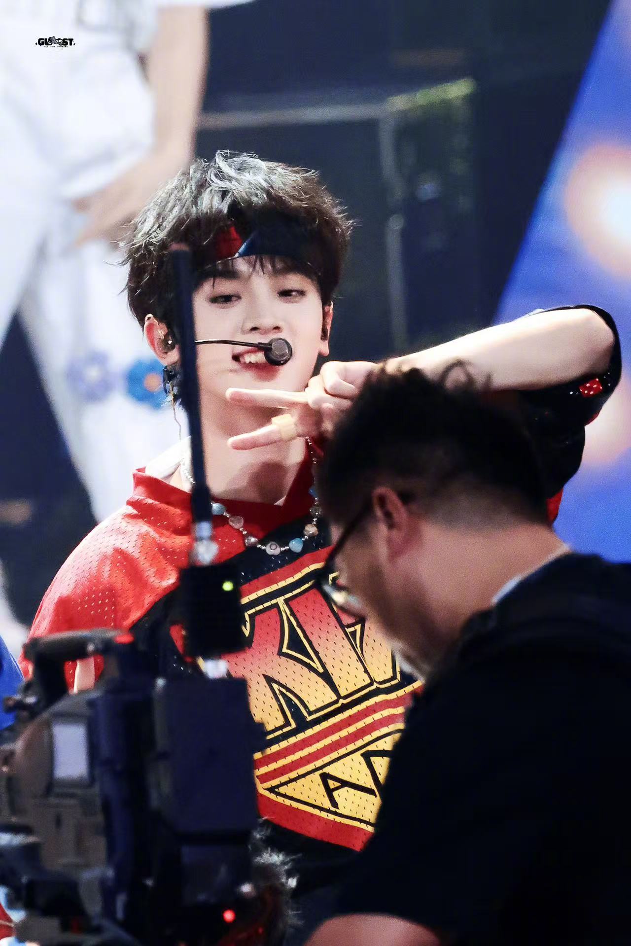 左航一直是个人品实力都很好的爱豆呀～唱跳全能 多多关注舞台才是重要的！ 