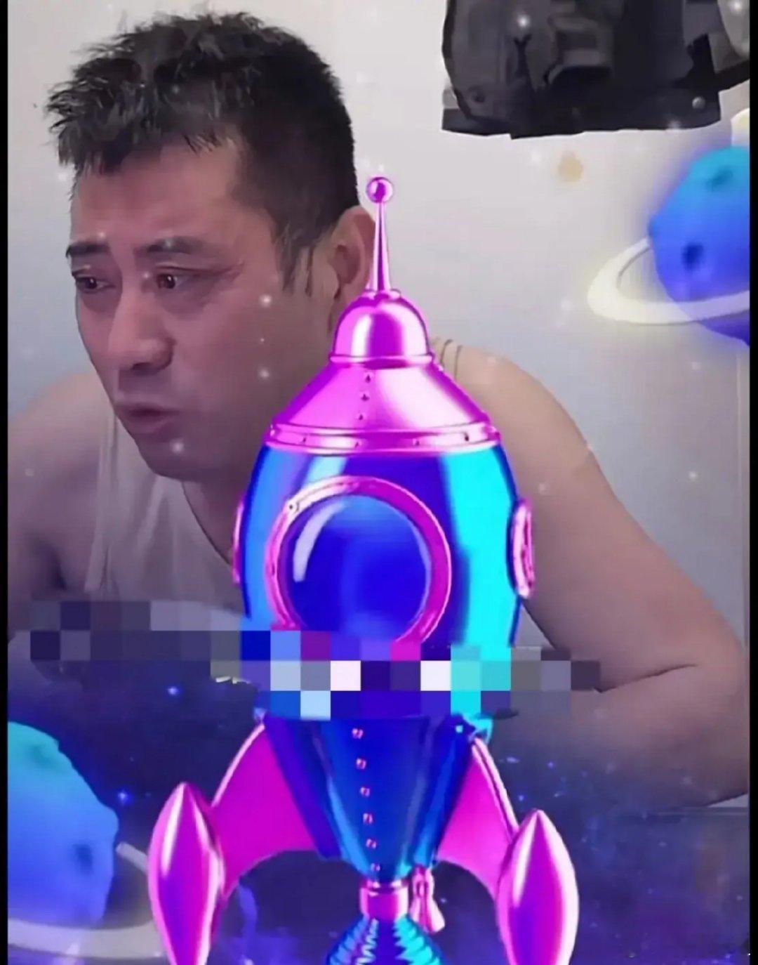 黄子韬看萱萱爸爸快哭了很心疼 黄子韬那颗容易被感动的心，看到感人的事情就眼泪汪汪