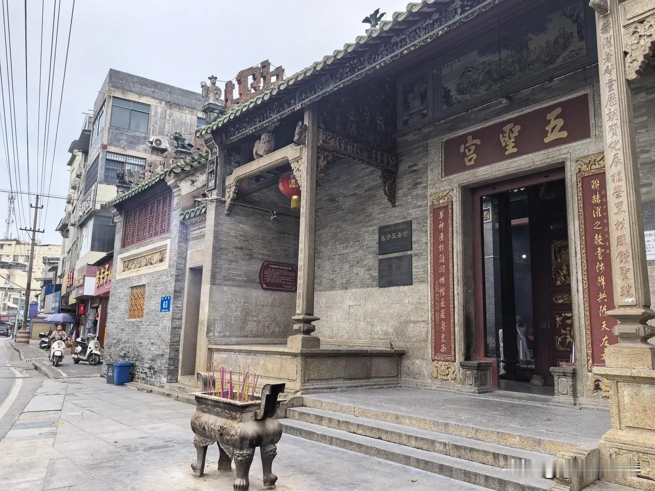 三年后，因缘际会再次来到南宁蒲庙镇，再来走走曾经去过的地方，品尝曾吃过的美食[呲