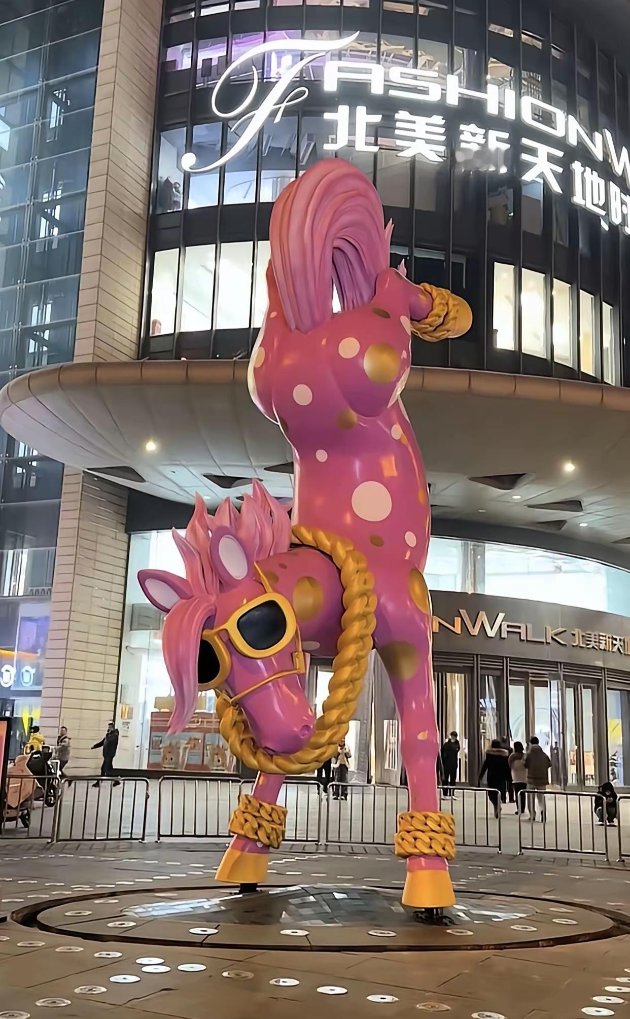 晒图笔记大赛众口铄金，毁于一言的吉祥物。看来设计师没有考虑到当地的方言俗语（头逆