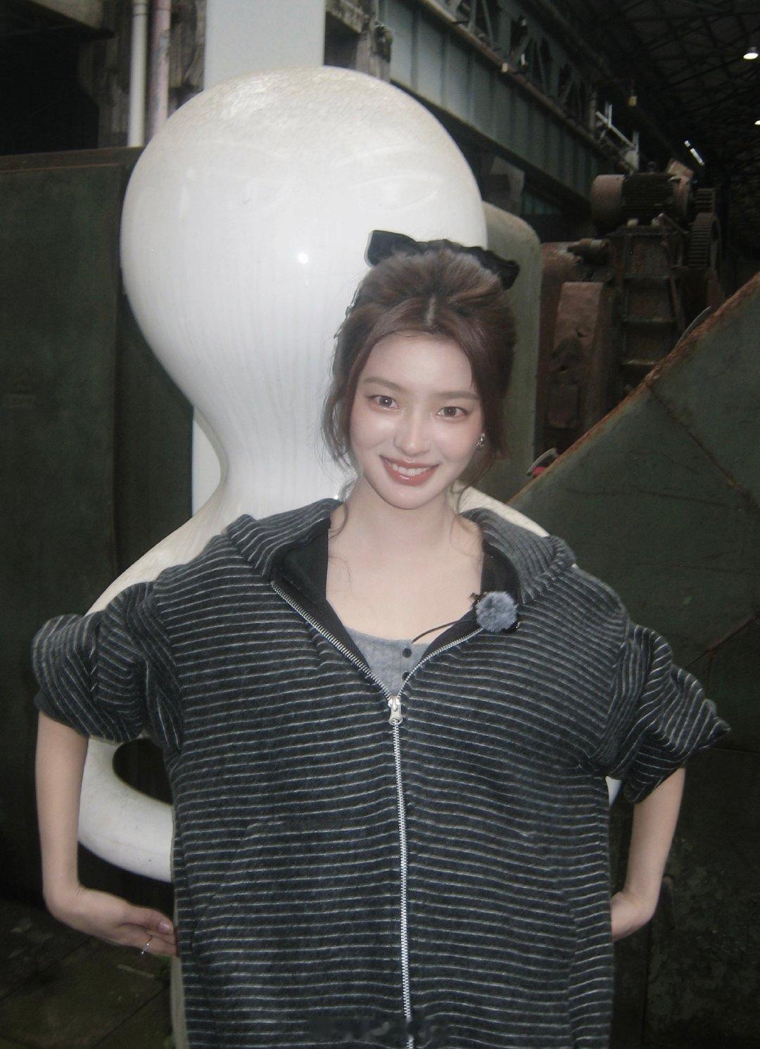 徐若晗桃花坞plog 徐若晗桃花坞plog  茉莉花手绳、可爱的小灯、和雕塑小人