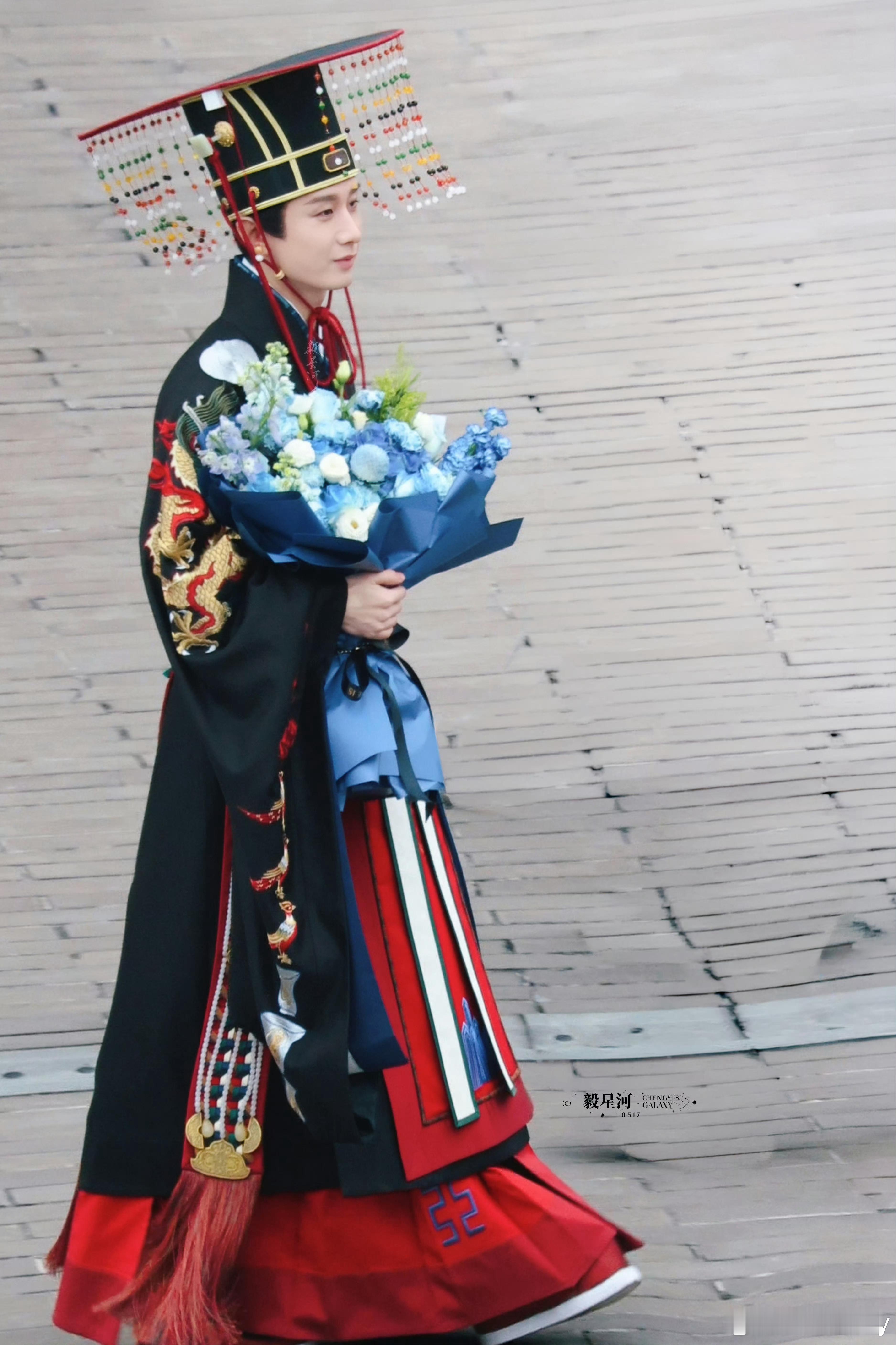 成毅两京十五日cy成毅朱瞻基都说湘西的山水养人魂魄，果然也把你养成个水晶心肝玻璃