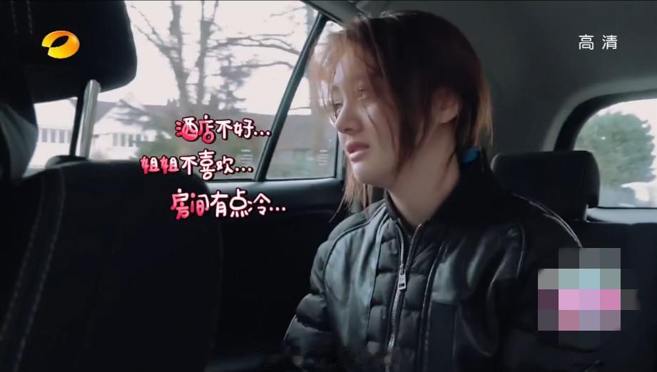 花少2的性格戏，从机场就开始了。据节目画面，毛阿敏、许晴、宁静三人机场初见，毛阿
