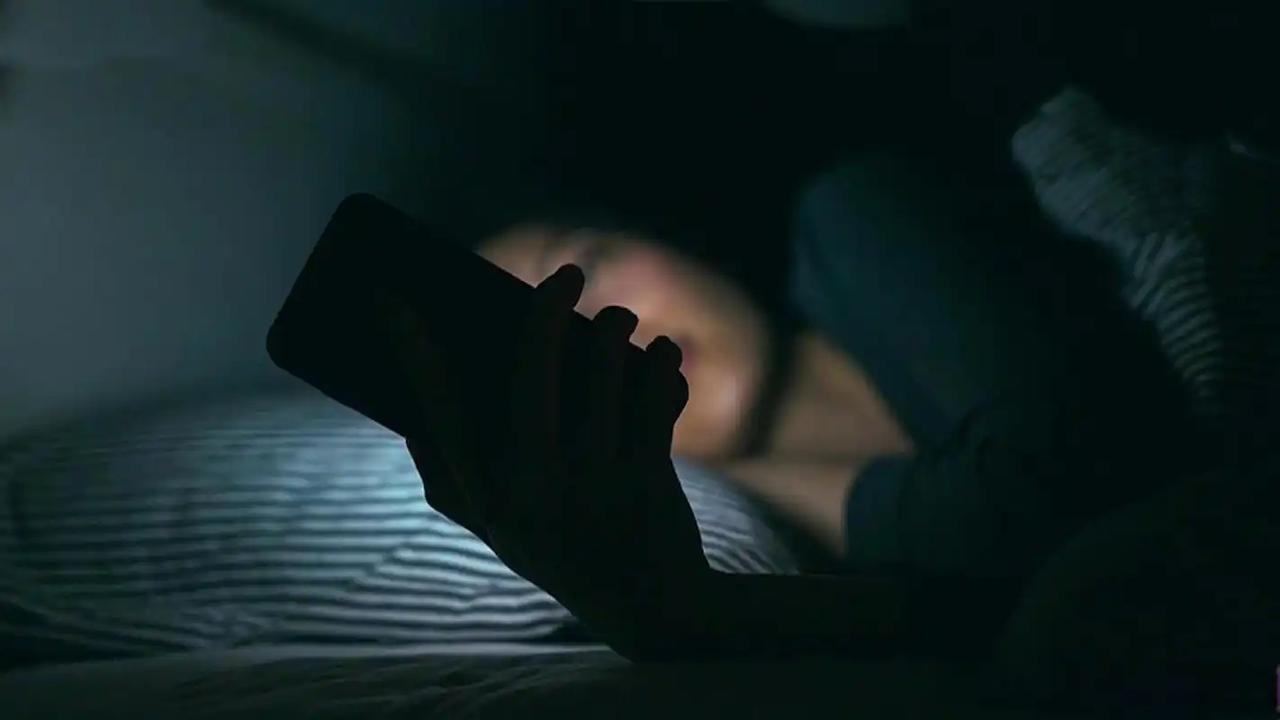 熬夜后出现3个现象，说明你已不适合熬夜，再熬就是“玩命”——你的身体正在拉响红色