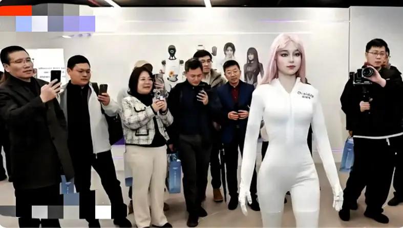 它不是机器，它是“人”！全球首款完全仿生具身智能体“亮想”现世：当硅基心跳与碳基