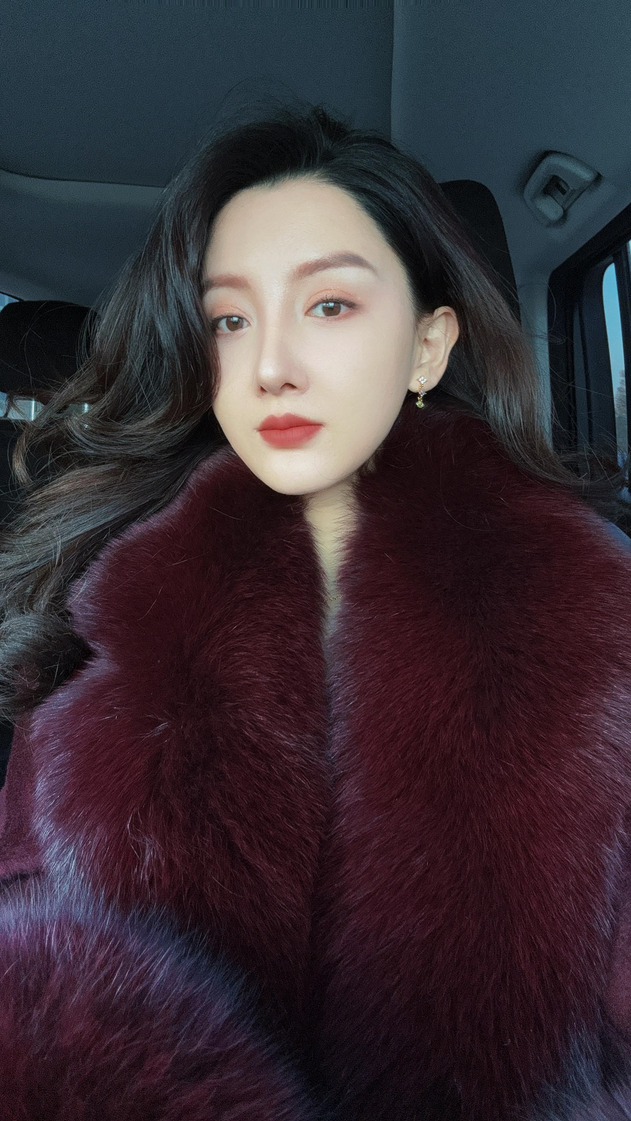 把自己养的好好的 好到任何人都得掂量掂量才敢走近你 这不是高傲是清醒