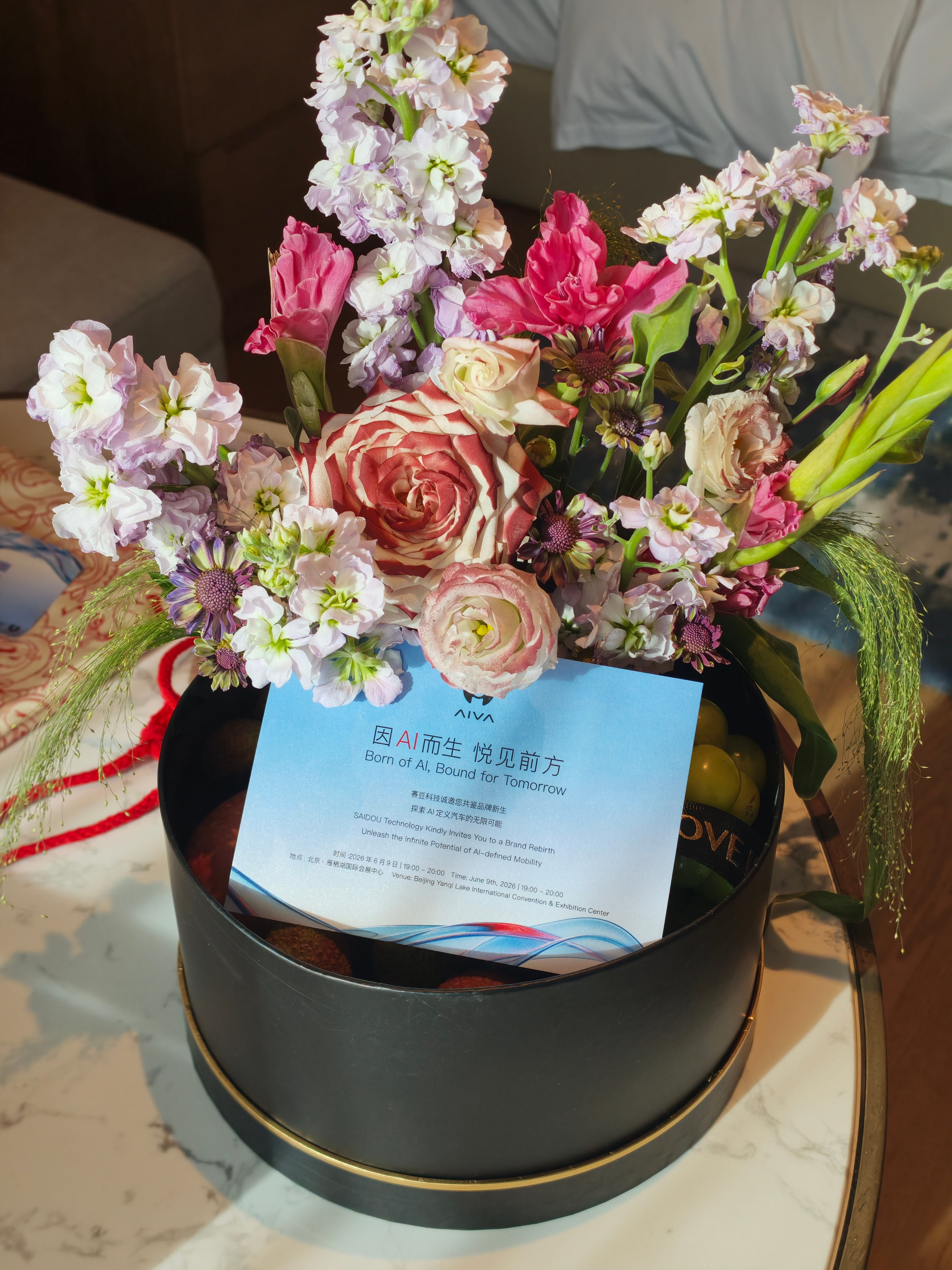 来参加AIVA品牌发布会，读爱娃，不是伊娃，都是机器人的意思这个女机器人模特真的