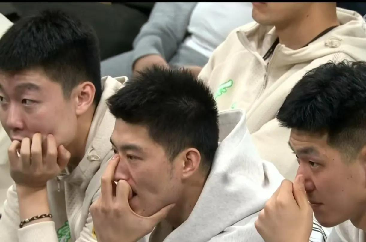 很多球迷说，赵率舟被杨鸣耽误了，大家认为赵率舟真行吗？平时训练三分球确实很准，一