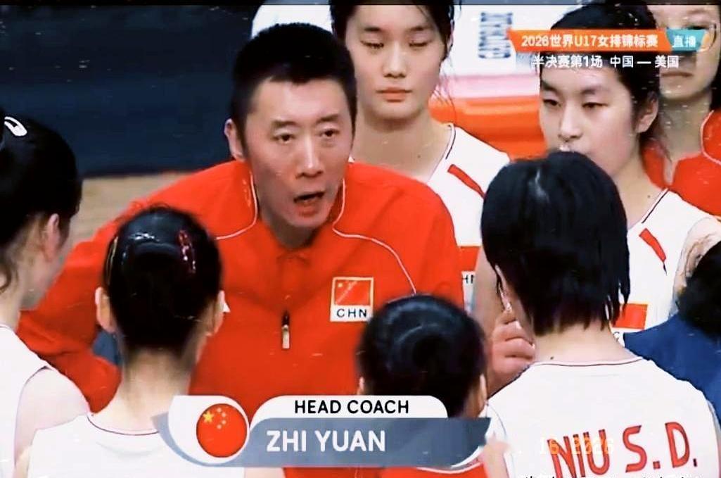 半决赛刚一开场，比分牌就很扎眼——中国U17女排首局13:25，被美国U17女排