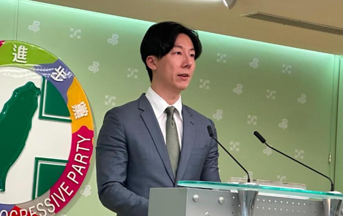 国台办痛斥赖清德今天所谓“四个坚持”谬论，可这个家伙却“护主子”心切跳出来叫嚣“
