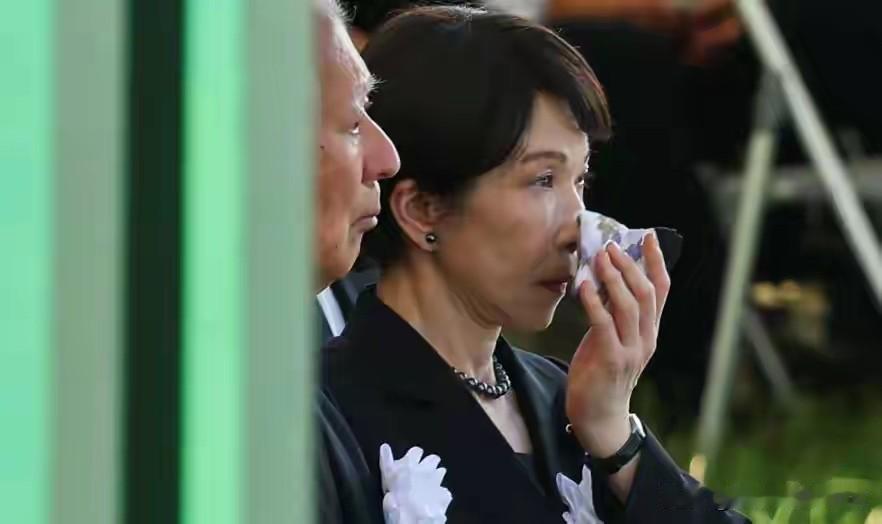 大家觉得这滴眼泪里有多少真诚，有多少是对核爆下死去的普通民众的悲痛和追思，还是说