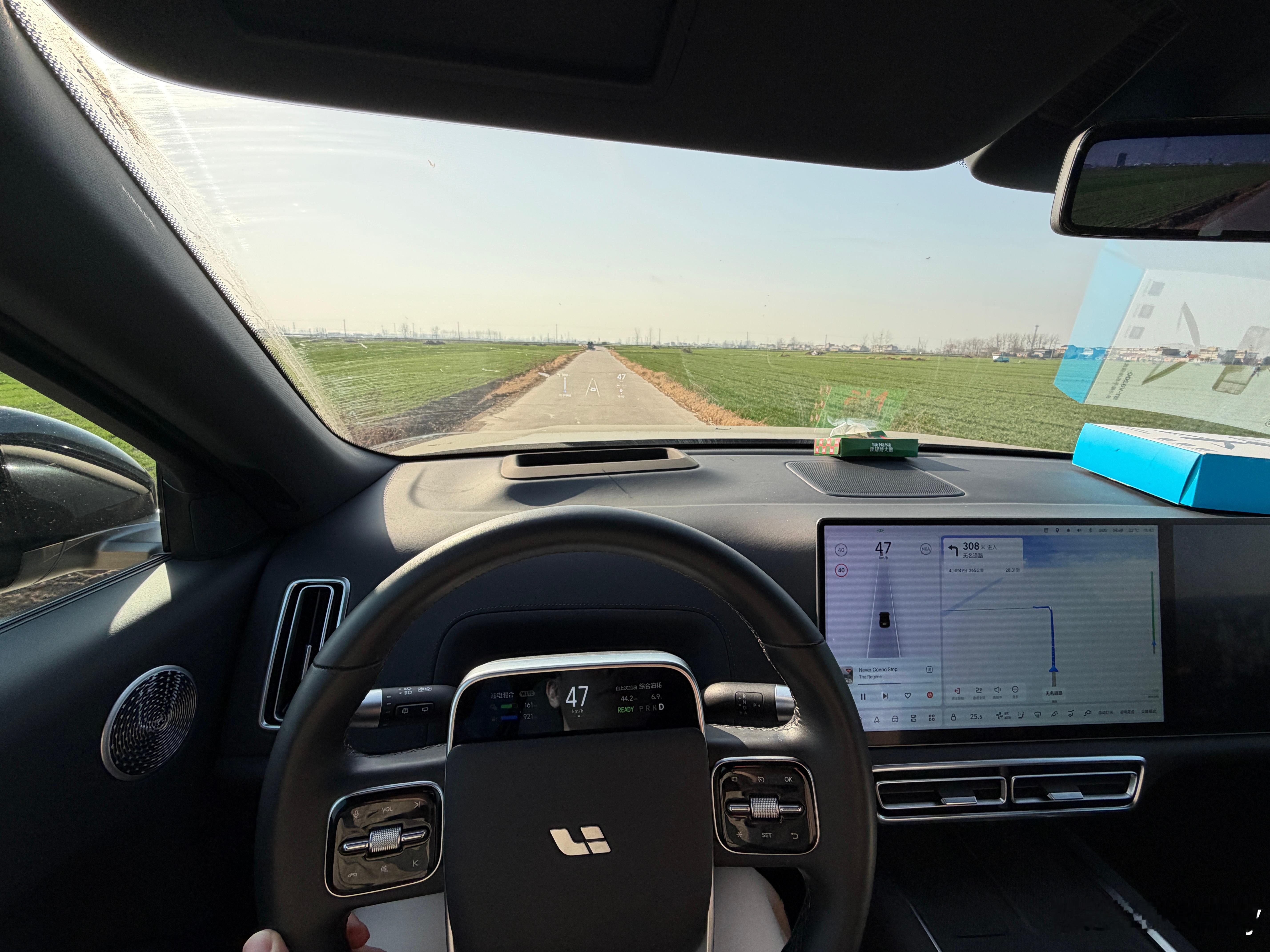 昨天为了躲堵车，我走了田间小道，氛围感一下就起来了！反正放假也不着急，我就停下车