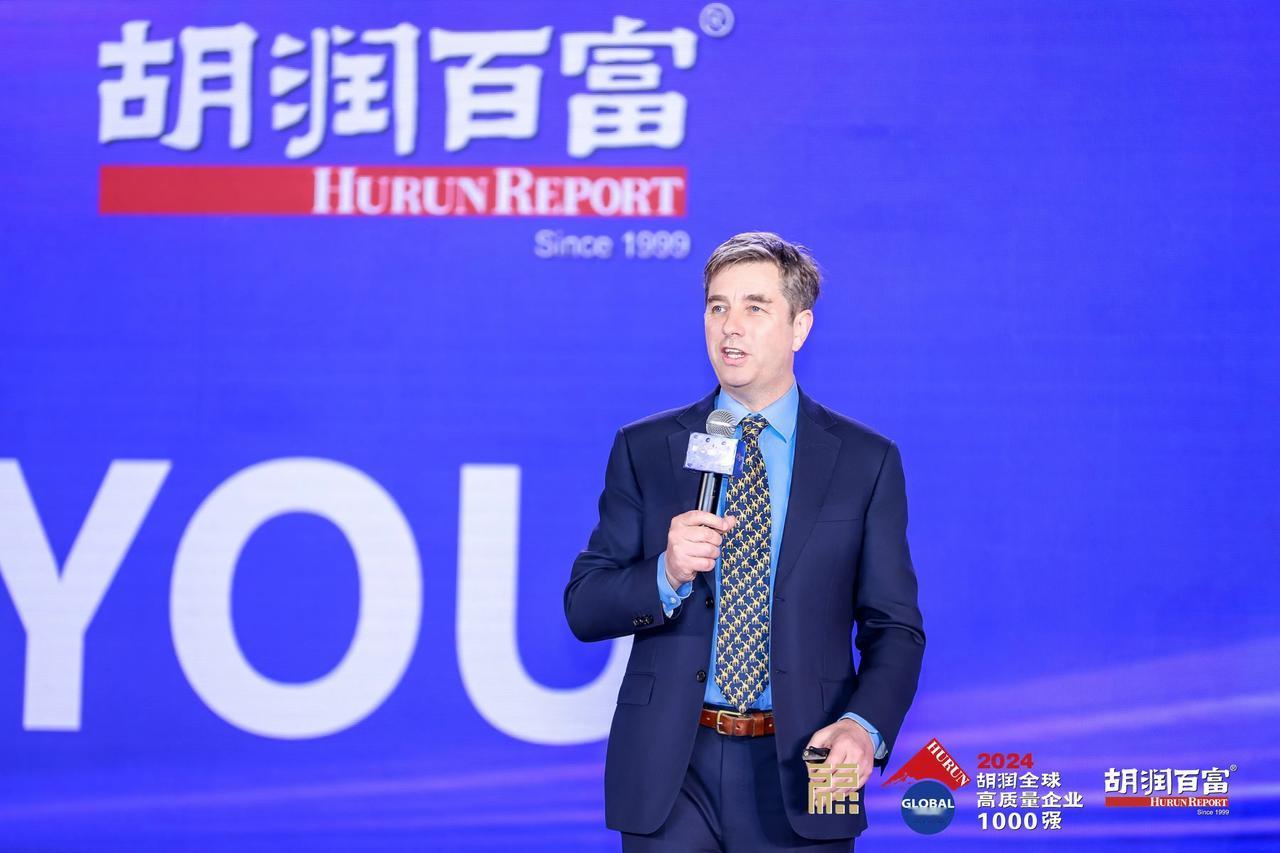 胡润是最了解中国富豪的外国人 汉语说的很流利 记得是十年前在北京论坛上认识他的