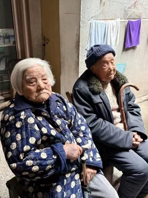 浙江缙云县黄碧村有一对活了将近两百年的一对老夫妻，在一起八十四年了，还是当初的样