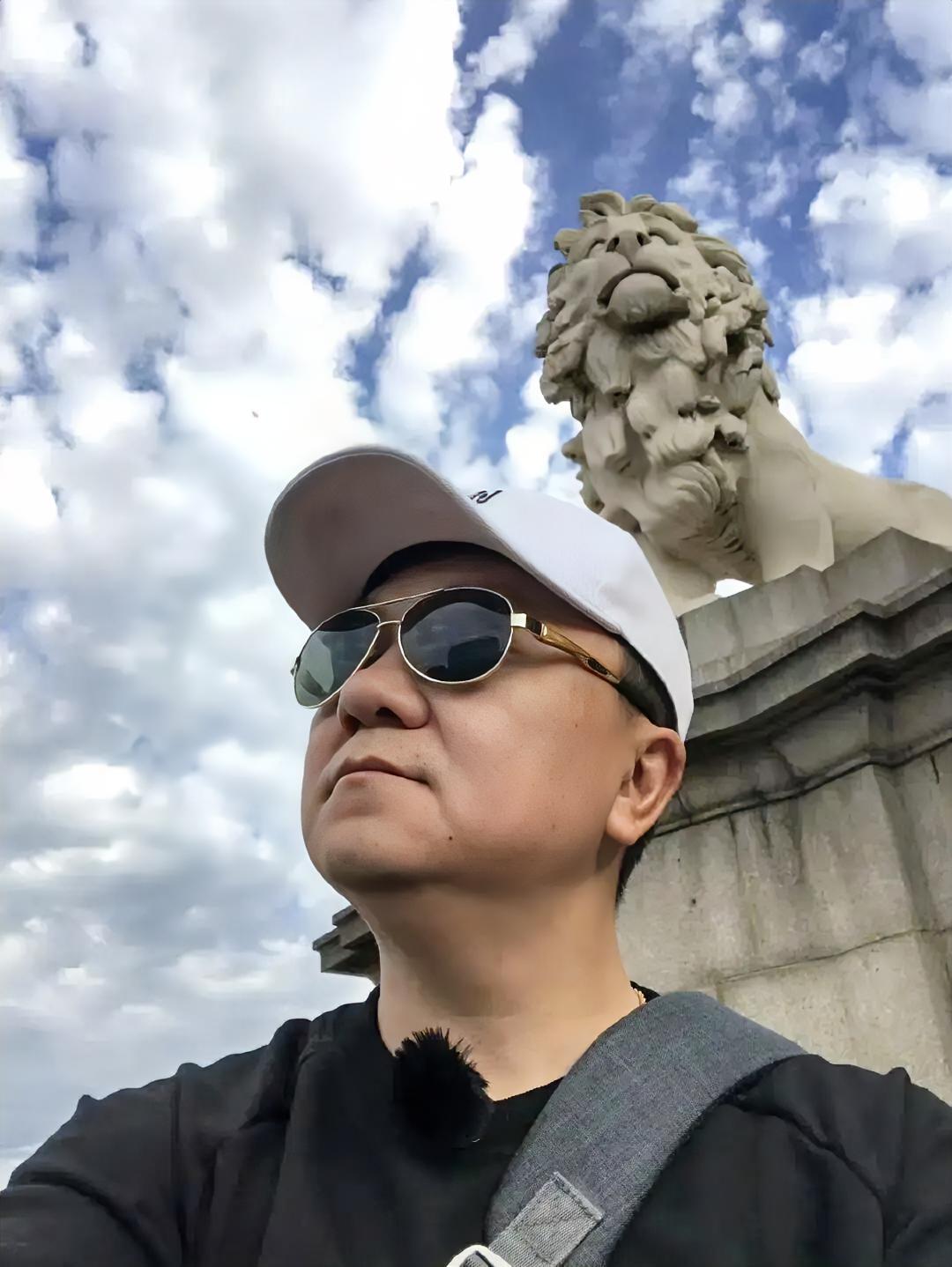 球场输赢瞬息变，网友“嘴皮儿”总在线儿
 
要说如今足坛最有意思的场面，莫过于U