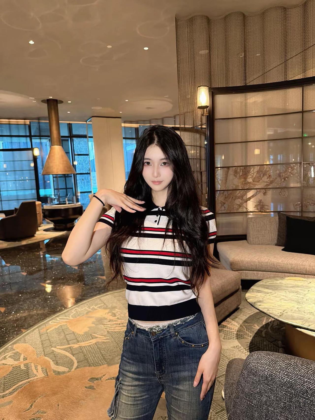 大师他不回我消息 我懂了 真爱无声辣妹穿搭 辣妹 御姐风 条纹针织衫ootd